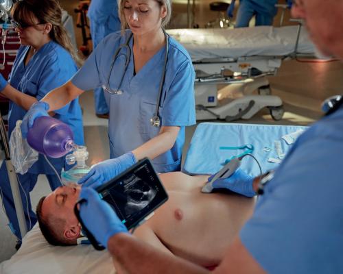 SonoSite iViz手持式超聲儀適合用戶的手掌。 在床邊和現(xiàn)場惡劣的臨床環(huán)境中，它都能提供快速解答。 它結(jié)合了卓越的成像性能，超機動性和單手操作，同時允許操作員與同事協(xié)作并共享信息。 ＃RSNA19 #RSNA＃RSNA2019 #POCUS